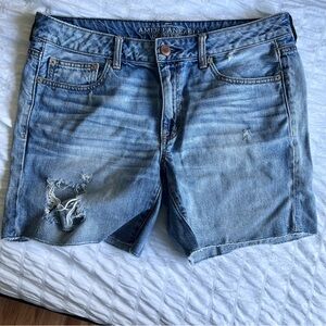 EUC American Eagle Jean shorts 12